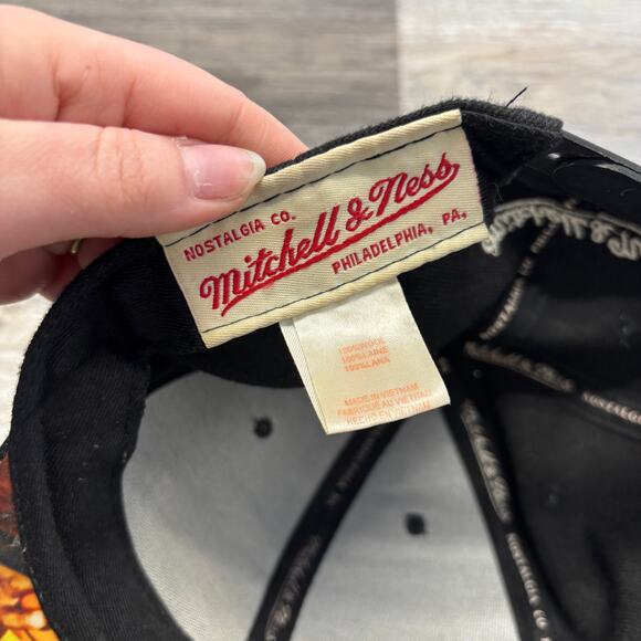 Mitchell & Ness NBA Hardwood Classics Black Cleveland Cavaliers Snapback Cap - Picture 7 of 8